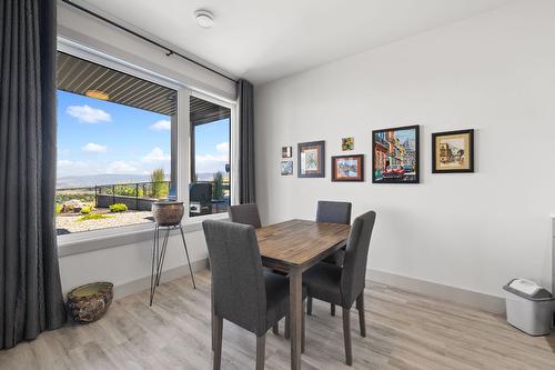 1290 Ponds Avenue, Kelowna, BC - Indoor Photo Showing Dining Room