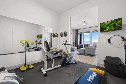 1290 Ponds Avenue, Kelowna, BC - Indoor Photo Showing Gym Room