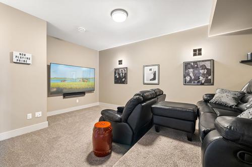 1290 Ponds Avenue, Kelowna, BC - Indoor