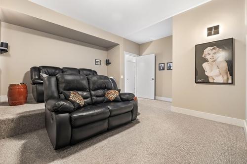 1290 Ponds Avenue, Kelowna, BC - Indoor