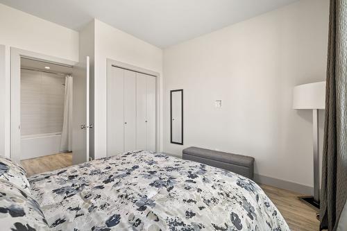 1290 Ponds Avenue, Kelowna, BC - Indoor Photo Showing Bedroom