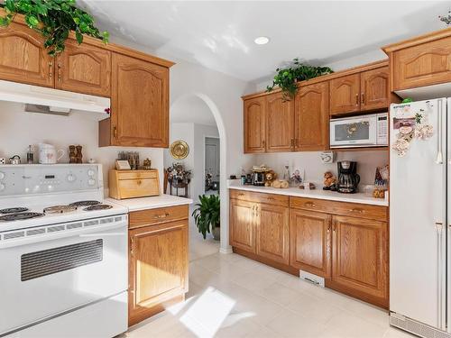 11058 Eva Road, Lake Country, BC - Indoor Photo Showing Kitchen