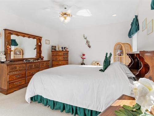 11058 Eva Road, Lake Country, BC - Indoor Photo Showing Bedroom