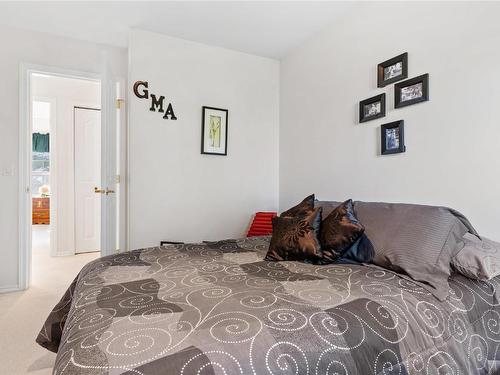 11058 Eva Road, Lake Country, BC - Indoor Photo Showing Bedroom