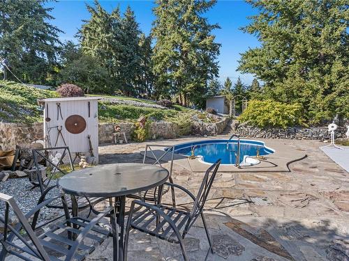 11058 Eva Road, Lake Country, BC - Outdoor With In Ground Pool