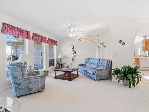 11058 Eva Road, Lake Country, BC - Indoor Photo Showing Living Room