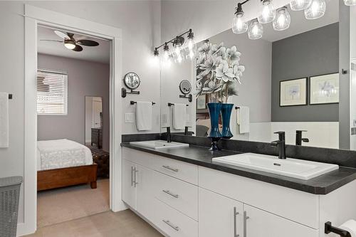 2069 Elkridge Drive, West Kelowna, BC - Indoor Photo Showing Bathroom