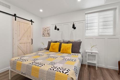 2069 Elkridge Drive, West Kelowna, BC - Indoor Photo Showing Bedroom