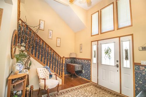 935 Sutcliffe Court, Kelowna, BC - Indoor Photo Showing Living Room