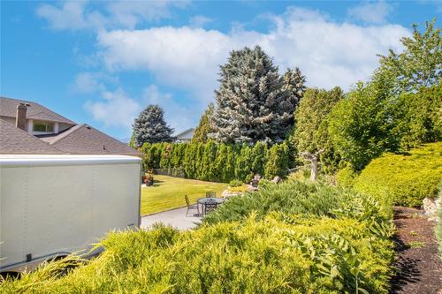 935 Sutcliffe Court, Kelowna, BC - Outdoor With Facade