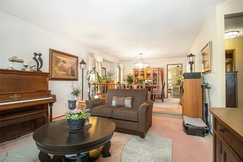 935 Sutcliffe Court, Kelowna, BC - Indoor Photo Showing Dining Room