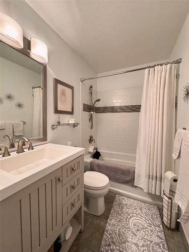 116-4630 Ponderosa Drive, Peachland, BC - Indoor Photo Showing Bathroom