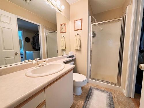 116-4630 Ponderosa Drive, Peachland, BC - Indoor Photo Showing Bathroom