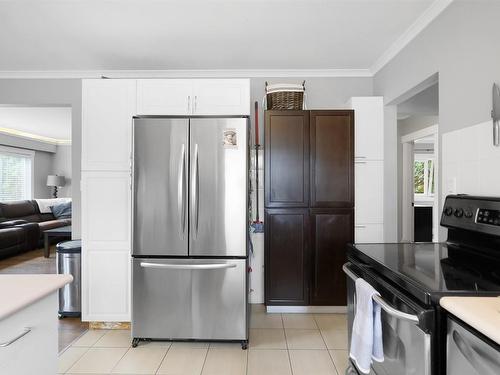 810 Patterson Avenue, Kelowna, BC - Indoor Photo Showing Kitchen