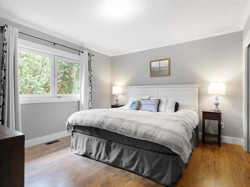 810 Patterson Avenue, Kelowna, BC - Indoor Photo Showing Bedroom