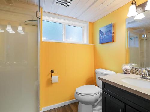 810 Patterson Avenue, Kelowna, BC - Indoor Photo Showing Bathroom