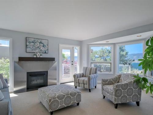 359 Stellar Drive, Kelowna, BC - Indoor Photo Showing Living Room With Fireplace