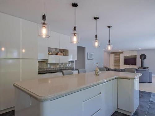 359 Stellar Drive, Kelowna, BC - Indoor Photo Showing Kitchen With Upgraded Kitchen