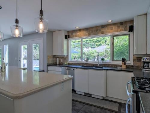 359 Stellar Drive, Kelowna, BC - Indoor Photo Showing Kitchen With Double Sink