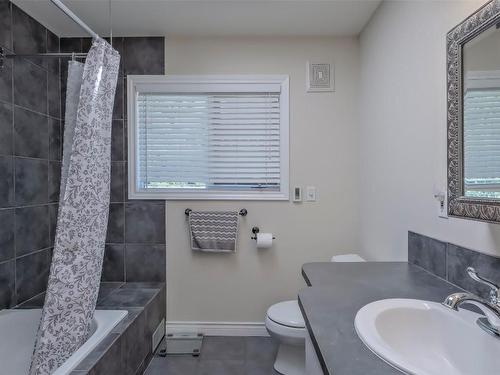 359 Stellar Drive, Kelowna, BC - Indoor Photo Showing Bathroom