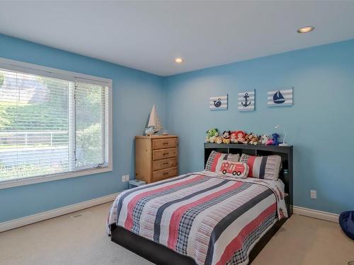 359 Stellar Drive, Kelowna, BC - Indoor Photo Showing Bedroom