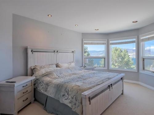 359 Stellar Drive, Kelowna, BC - Indoor Photo Showing Bedroom