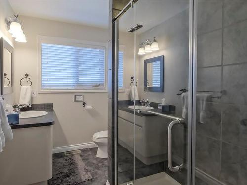 359 Stellar Drive, Kelowna, BC - Indoor Photo Showing Bathroom