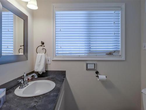 359 Stellar Drive, Kelowna, BC - Indoor Photo Showing Bathroom