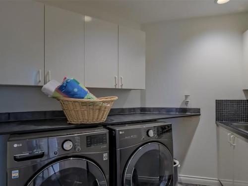 359 Stellar Drive, Kelowna, BC - Indoor Photo Showing Laundry Room