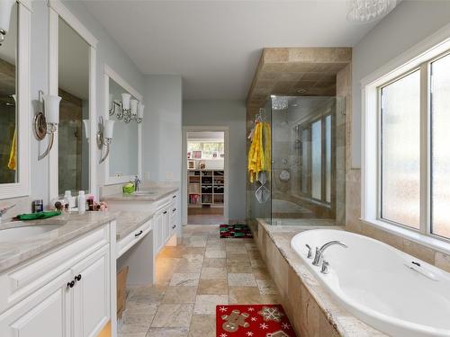 5639 Jasper Way, Kelowna, BC - Indoor Photo Showing Bathroom