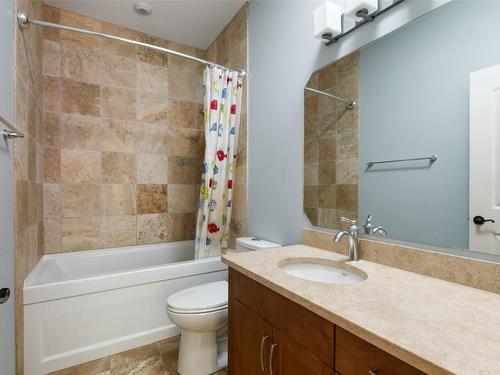 5639 Jasper Way, Kelowna, BC - Indoor Photo Showing Bathroom