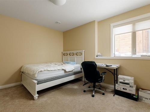 5639 Jasper Way, Kelowna, BC - Indoor Photo Showing Bedroom