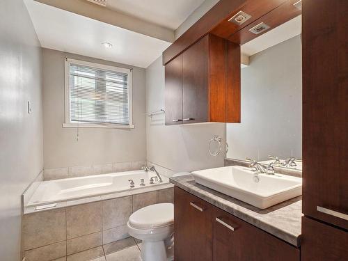 Salle de bains - 7465 15E Avenue, Laval (Laval-Ouest), QC - Indoor Photo Showing Bathroom