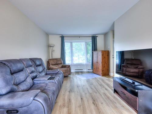 Living room - 21 Rue Benoit, Vaudreuil-Dorion, QC - Indoor Photo Showing Living Room