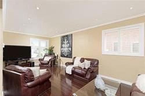 3275 Coralbean Pl Circ, Mississauga, ON - Indoor Photo Showing Living Room