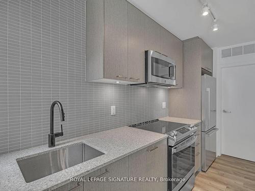 Th5-30 Ed Clark Gdns, Toronto, ON - Indoor Photo Showing Kitchen With Upgraded Kitchen