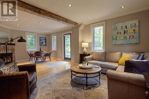 6611 Frederick Street, Burlington, ON - Indoor Photo Showing Living Room