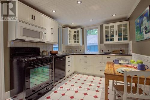 6611 Frederick Street, Burlington, ON - Indoor Photo Showing Kitchen