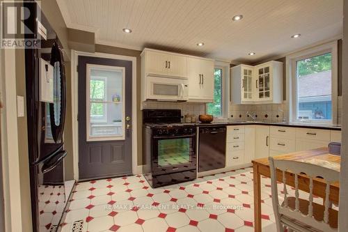 6611 Frederick Street, Burlington, ON - Indoor Photo Showing Kitchen