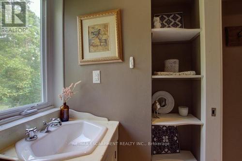 6611 Frederick Street, Burlington, ON - Indoor Photo Showing Bathroom