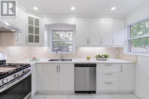 327 East 16Th Street, Hamilton, ON - Indoor Photo Showing Kitchen With Double Sink With Upgraded Kitchen