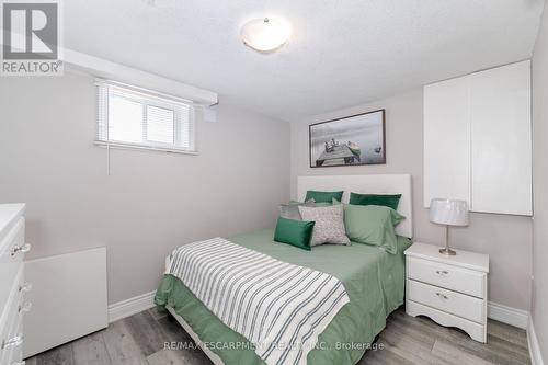 327 East 16Th Street, Hamilton, ON - Indoor Photo Showing Bedroom