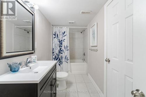 327 East 16Th Street, Hamilton, ON - Indoor Photo Showing Bathroom