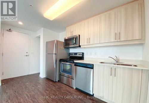 901 - 158 King Street N, Kitchener, ON - Indoor Photo Showing Kitchen With Stainless Steel Kitchen