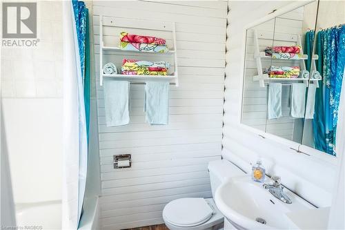 251 Shoreline Avenue, Oliphant, ON - Indoor Photo Showing Bathroom