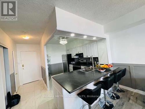 1011 - 410 Mclevin Avenue, Toronto, ON - Indoor Photo Showing Kitchen