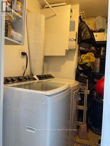 1011 - 410 Mclevin Avenue, Toronto, ON - Indoor Photo Showing Laundry Room