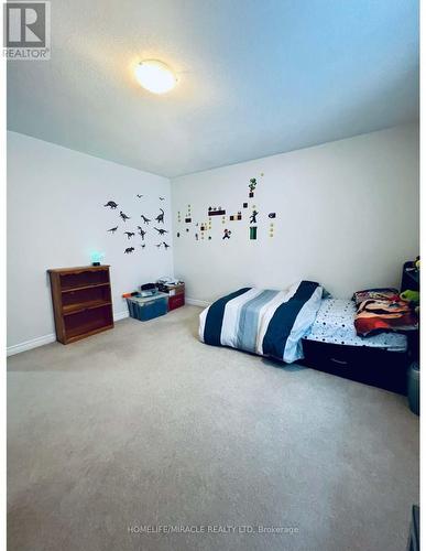 27 Swenson Street, New Tecumseth, ON - Indoor Photo Showing Bedroom