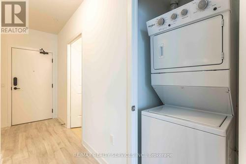 1106 - 4675 Metcalfe Avenue, Mississauga, ON - Indoor Photo Showing Laundry Room