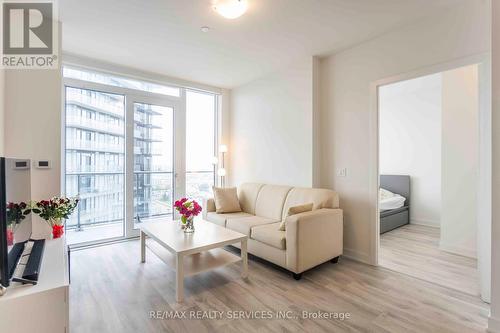 1106 - 4675 Metcalfe Avenue, Mississauga, ON - Indoor Photo Showing Living Room